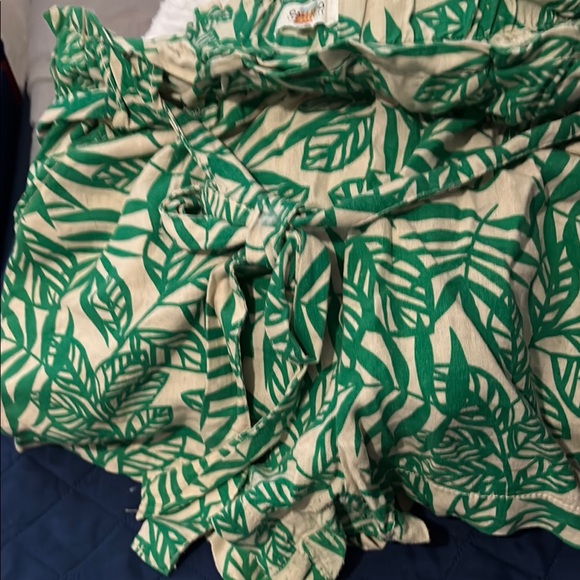 Cali1850 Pants - Green Leaf Print Paperbag Waist Shorts